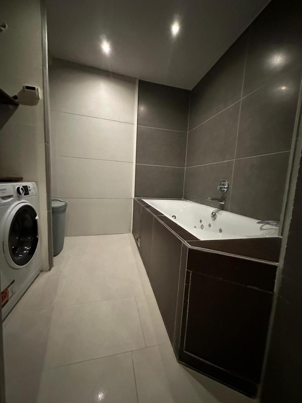 Les Champs Elysees-125M2 Modern And Spacious Paryż Zewnętrze zdjęcie